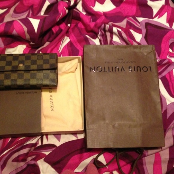 Louis Vuitton damier wallet - Picture 1 of 4